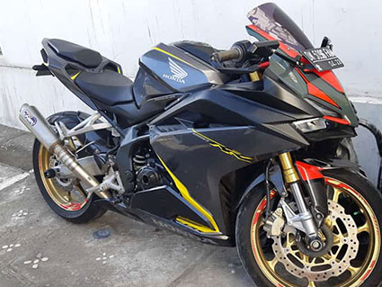 Rent motorbike Bali. Honda CBR250RR on getbike.io info